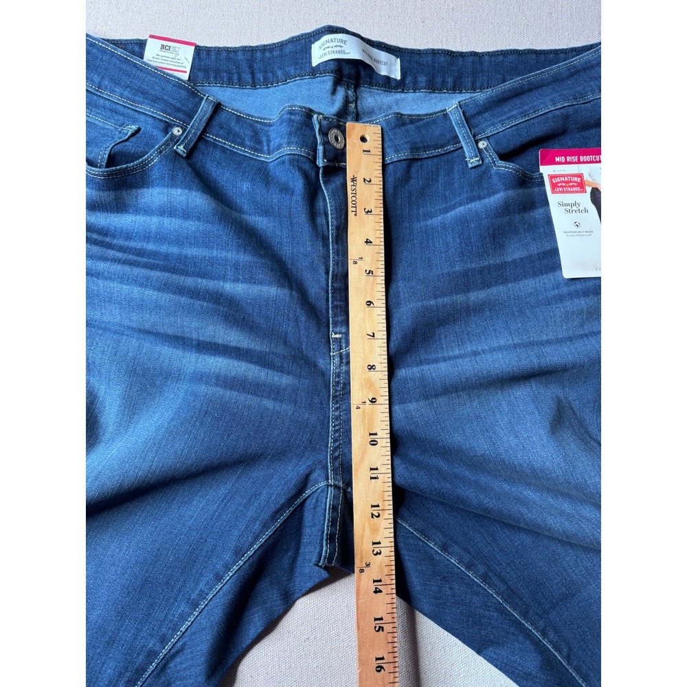 Signature by Levi Women Plus Size 24 Mid Rise‎ Bootcut Jeans Simply Stretch - Picture 5 of 9